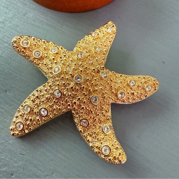 Swarovski Crystal Gold Tone Starfish Pin Brooch - Picture 2 of 7